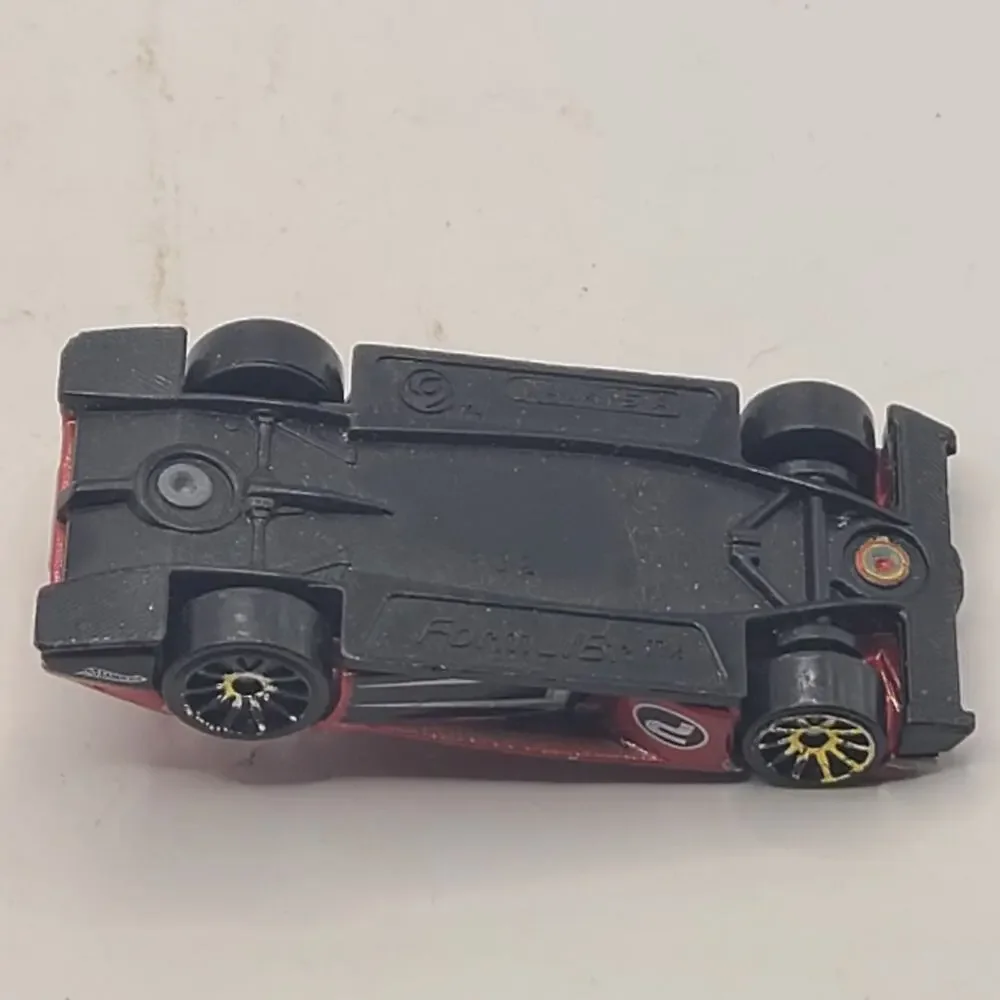 2005 Hot Wheels Red White Formul8r Malaysia Racing Diecast. Mystery Car b382